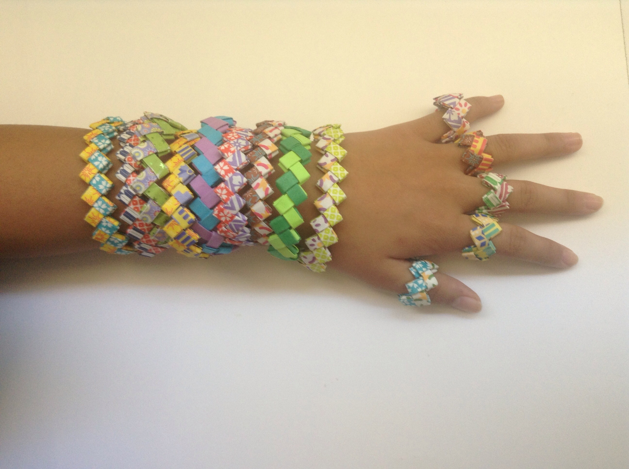 Paper bracelets and rings - DIY